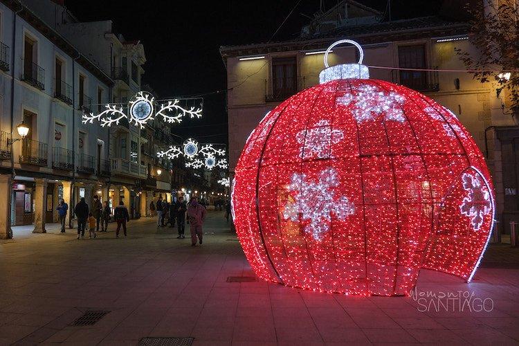 Bola de Navidad en la Plaza de Cervantes de Alcalá de Henares