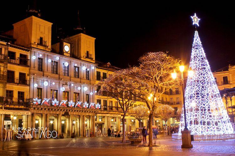Árbol de Navidad en la Plaza Mayor de Segovia