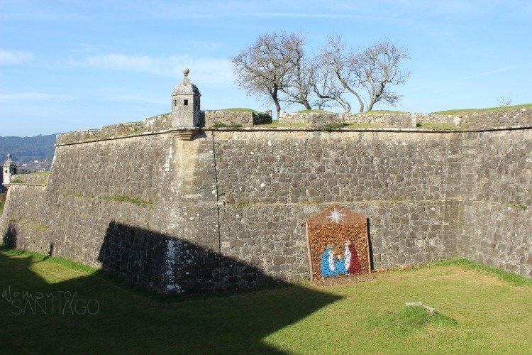 Belén de flores en la fortaleza de Valença do Minho