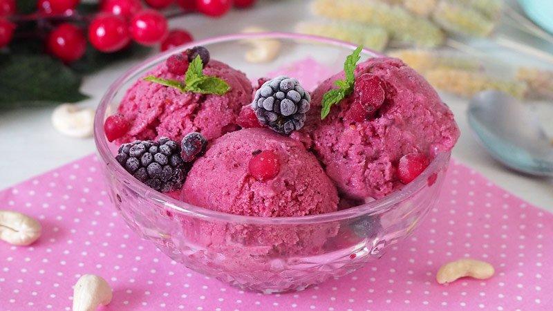 receta de helado de frutos rojos saludable