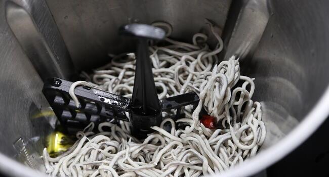 Ponemos la mariposa y ponemos las angulas sucedáneas