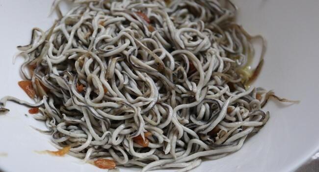 La receta más fácil con Mambo de angulas sucedáneas al ajillo