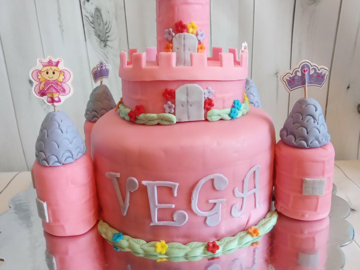 Detalle tarta castillo