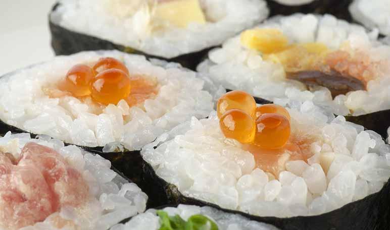 Cómo hacer sushi futomaki paso a paso - Apréndete