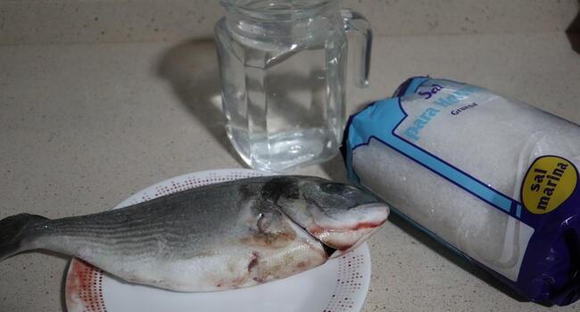 Los ingredientes para hacer dorada a la sal con Mambo