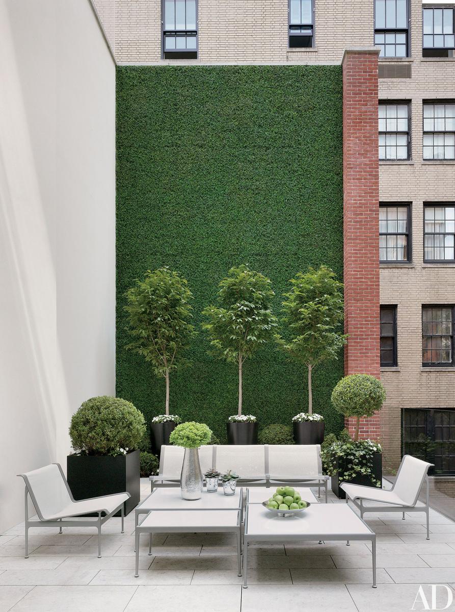 Jardín vertical con césped artificial