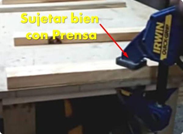 Sujetar bien con prensa la madera durante el mecanizado con la avellanadora