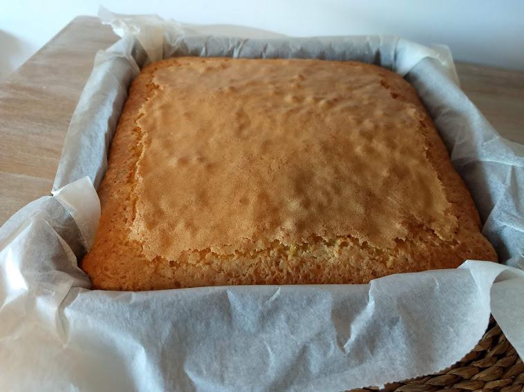 Coca de llanda de limón y yogur