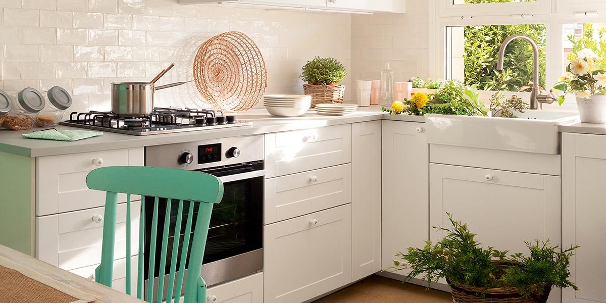 Cocina pequeña blanca