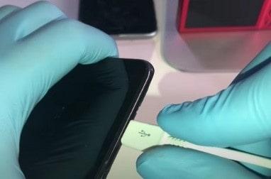 reparar el puerto de carga de un celular