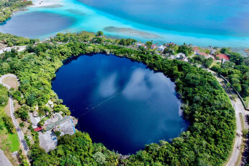 Cenote Azul de Bacalar