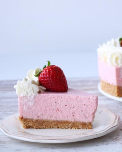 tarta de fresas con nata (crema de leche)