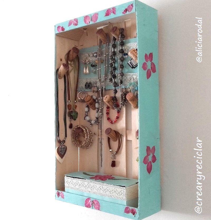 Puedes crear tus propias joyas para iniciar un negocio y comenzar a ganar dinero con tus manualidades.