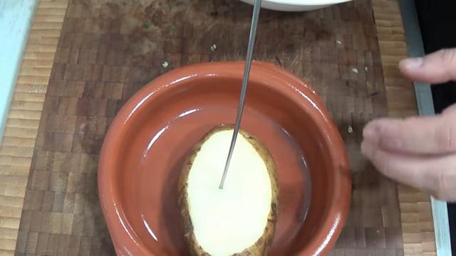 sujetar kebab pollo