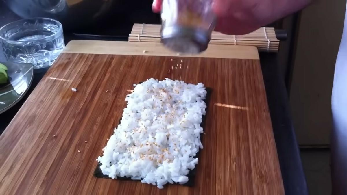 california roll ajonjoli