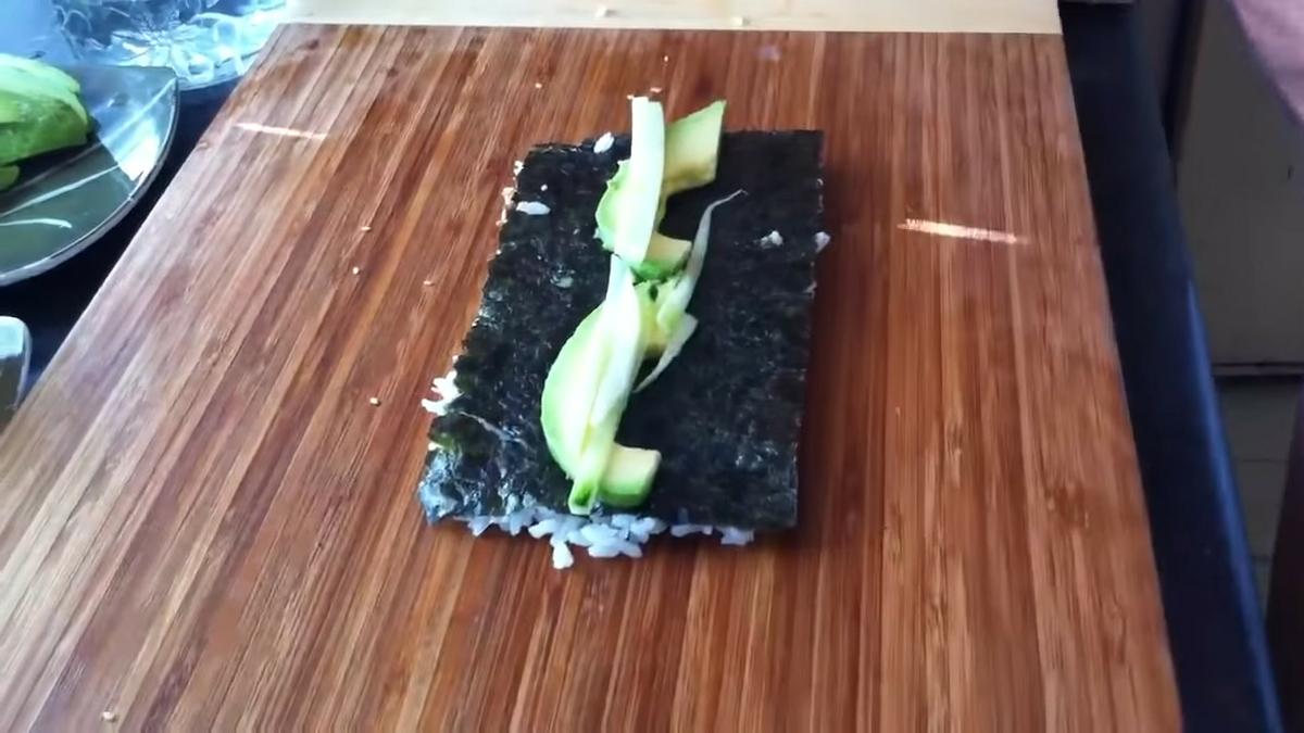 como hacer un uramaki