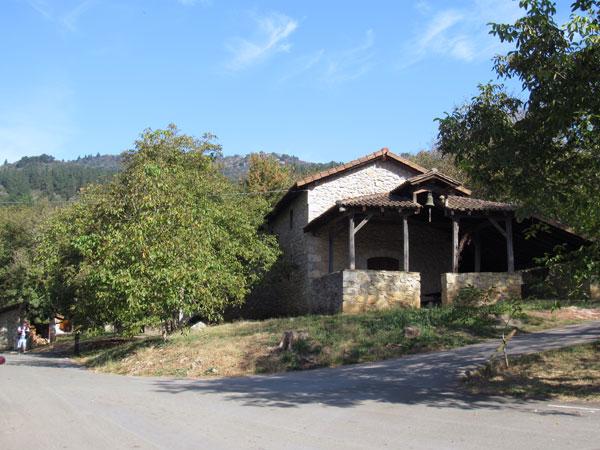 Artaun, ermita de San Vicente. Aquí hacia la derecha.
