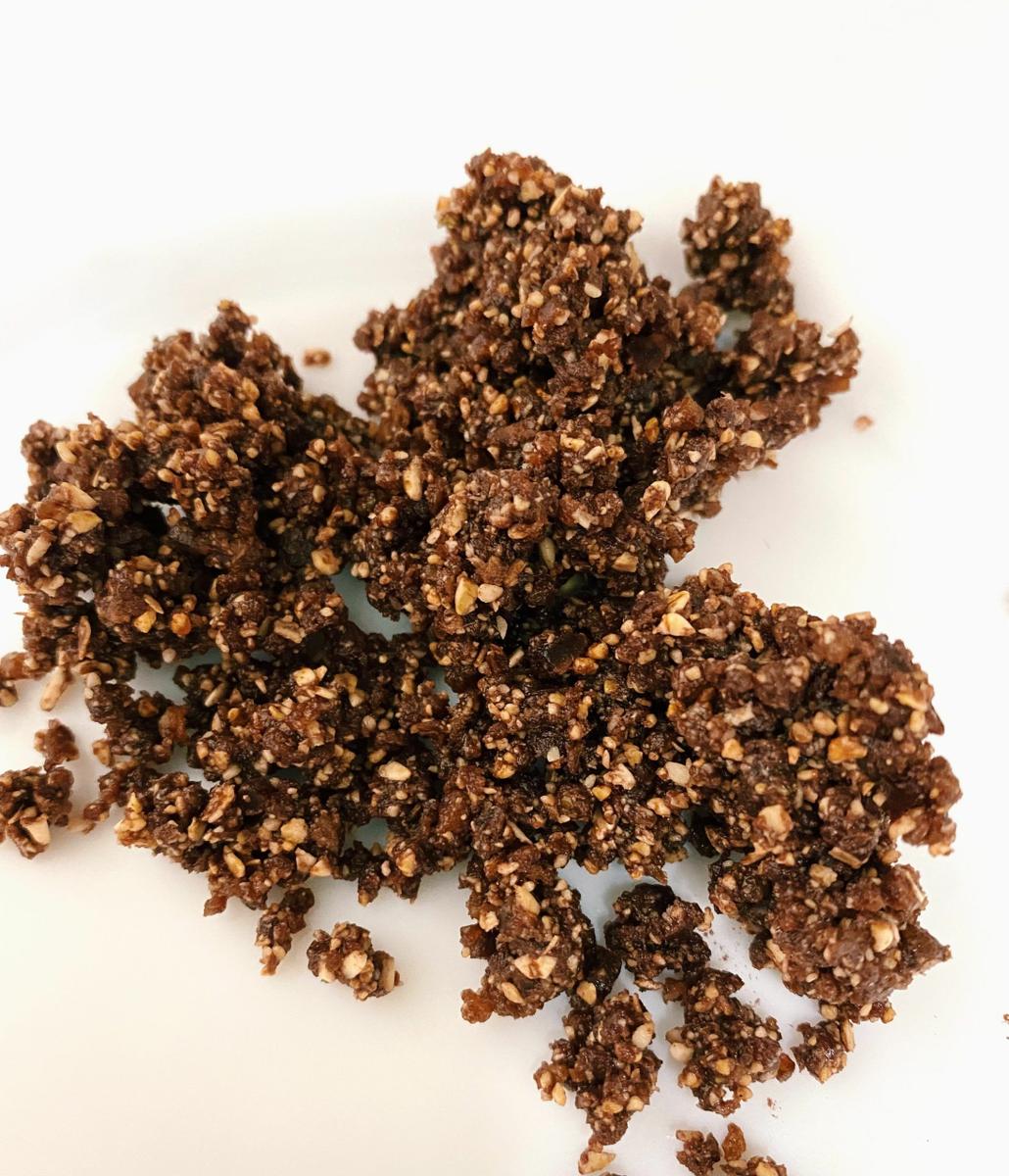 Haz bolitas con las manos.