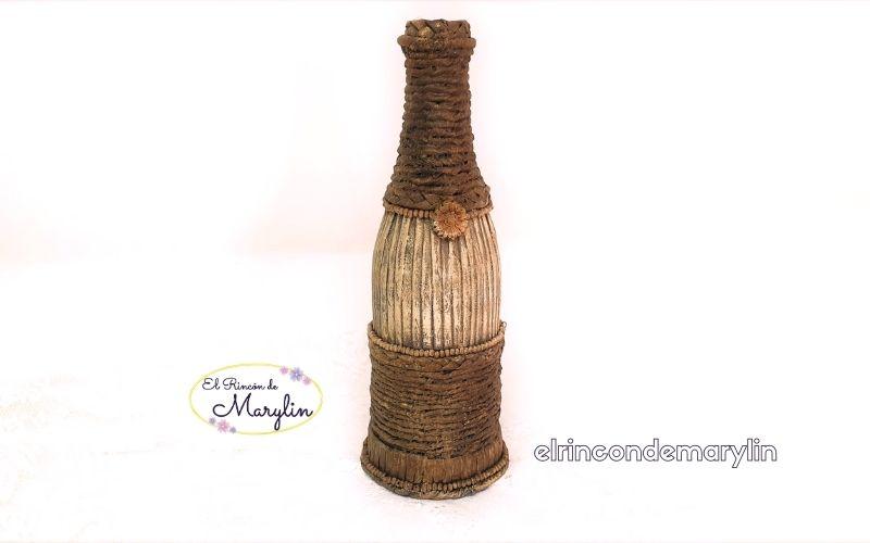 En este tutorial te muestro más de 20 formas creativas de reutilizar botellas de vidrio en casa. Si te gustan las manualidades, lo hecho a mano y casero, entonces no te puedes perder estas ideas que puedes hacer en casa y en familia.