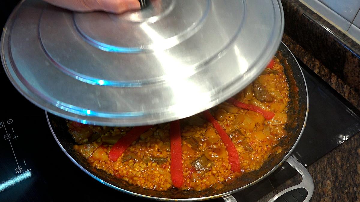 PAELLA DE SEPIA CON ALCACHOFAS Y PIMIENTOS - Foto 12