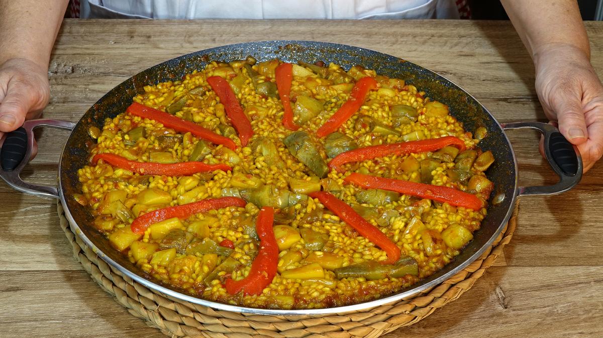 PAELLA DE SEPIA CON ALCACHOFAS Y PIMIENTOS - Foto 13