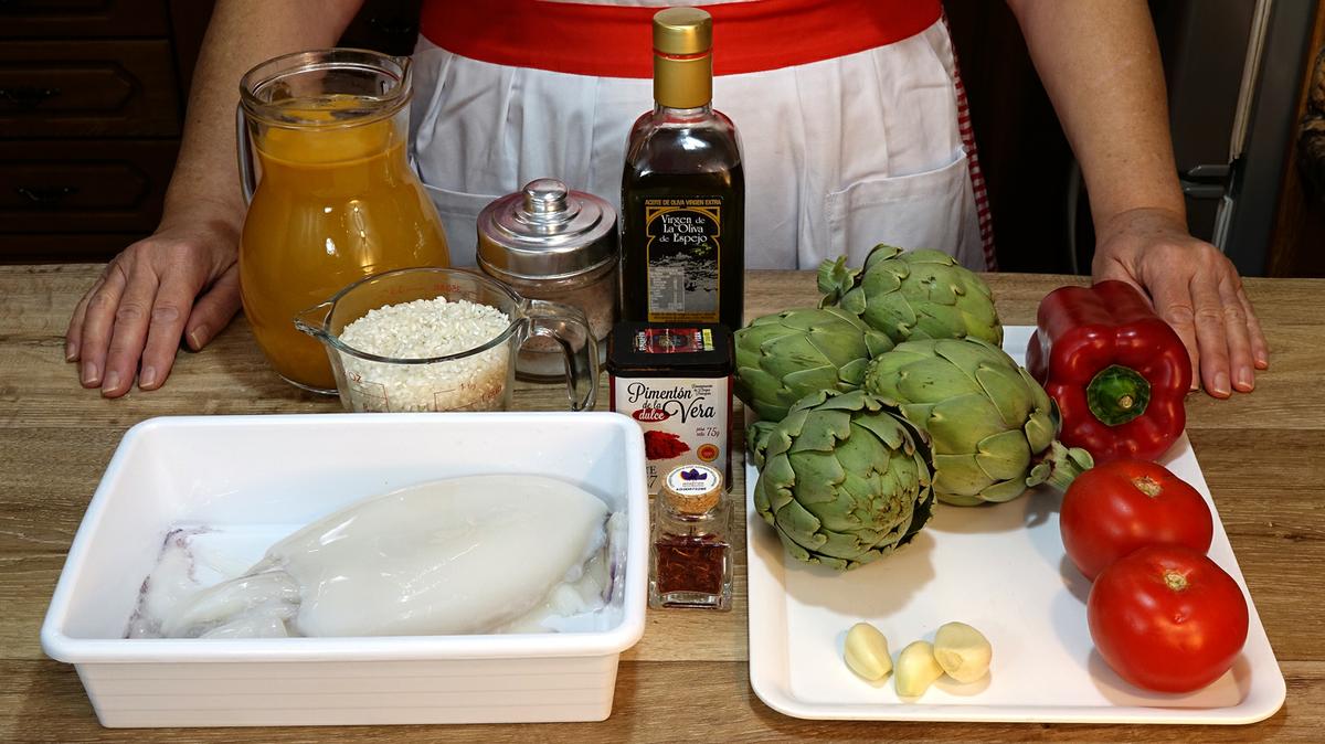 PAELLA DE SEPIA CON ALCACHOFAS Y PIMIENTOS - Foto 1