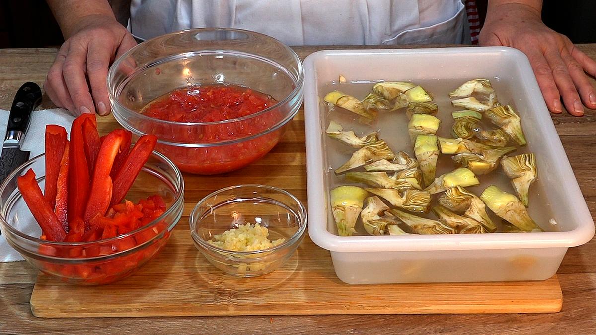 PAELLA DE SEPIA CON ALCACHOFAS Y PIMIENTOS - Foto 5