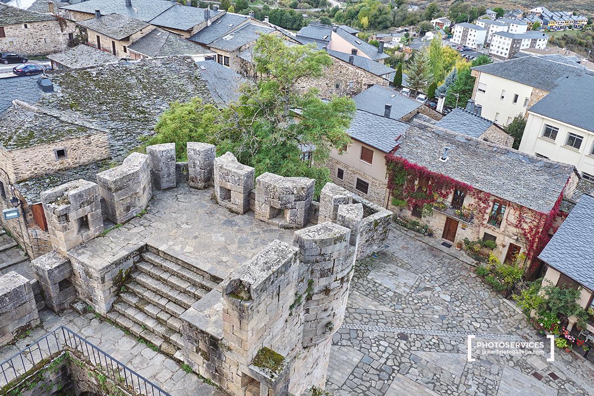 Puebla de Sanabria desde lo alto de las almenas del castillo. Zamora. Castilla y León. España. © Javier Prieto Gallego