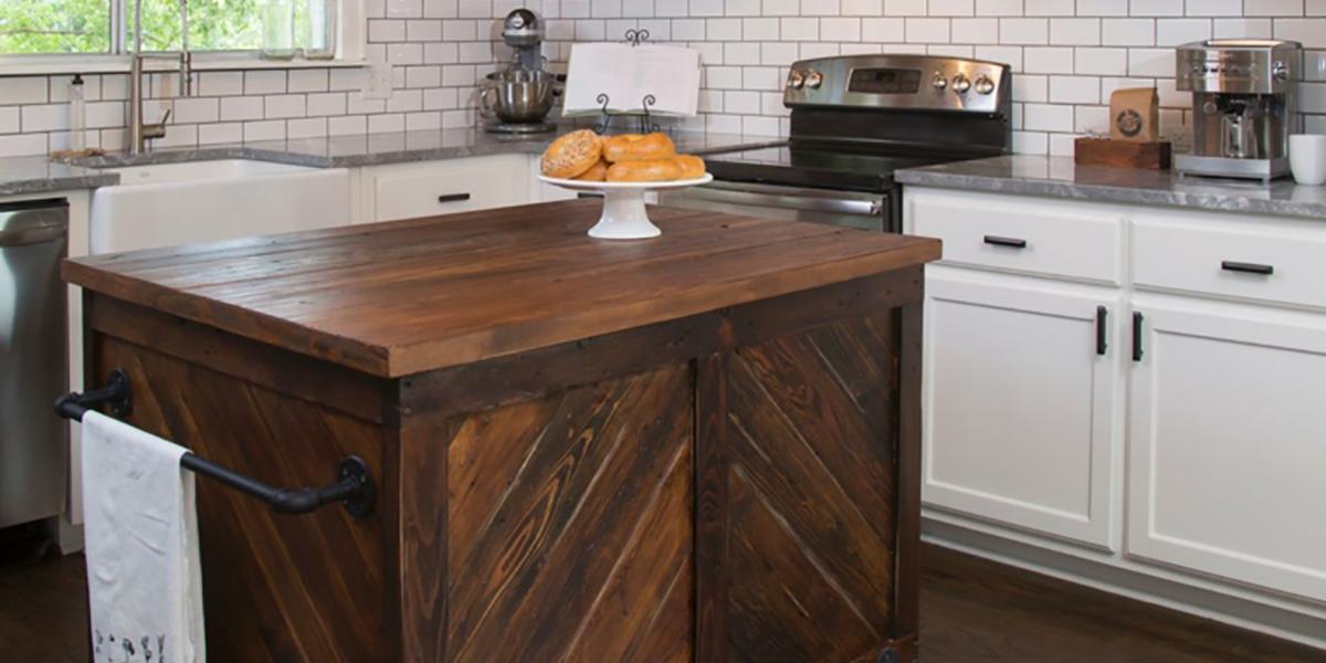 Práctica isla de cocina en madera de tamaño pequeño