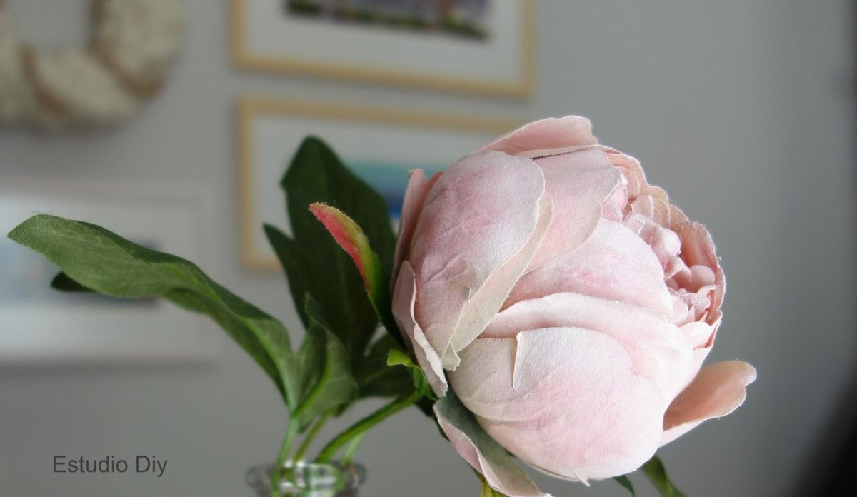 peonía con pintura acrílica