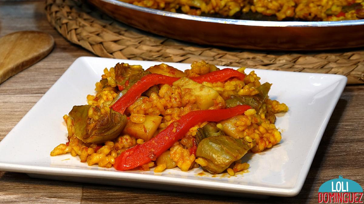 PAELLA DE SEPIA CON ALCACHOFAS Y PIMIENTOS. Se pueden hacer paellas de mil maneras diferentes hoy os propongo que hagáis esta paella de sepia con alcachofas y pimientos que además de estar deliciosa es un plato saludable que se hace fácil y rápidamente