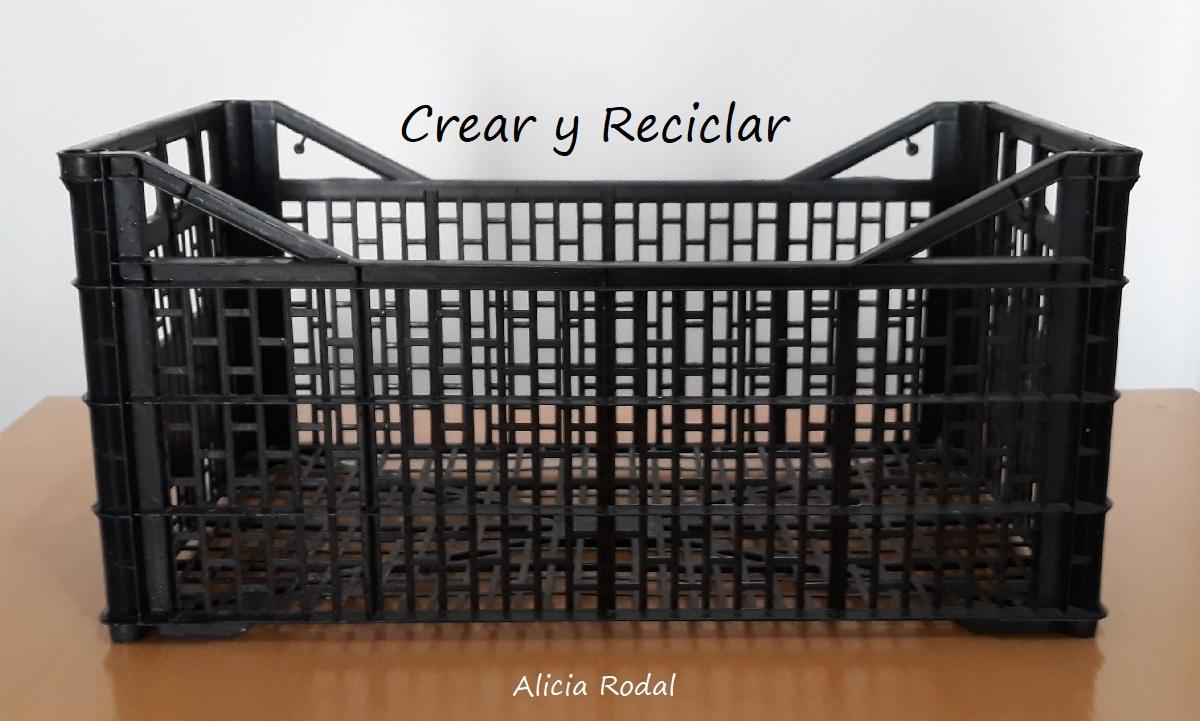 En este tutorial te muestro 5 maneras diferentes de reutilizar cajas plásticas donde suele venir las frutas y verduras del supermercado y fruterías. Son ideas de reciclaje creativo muy útil para tu casa o negocio DIY. Reciclaje creativo. Ideas creativas 
