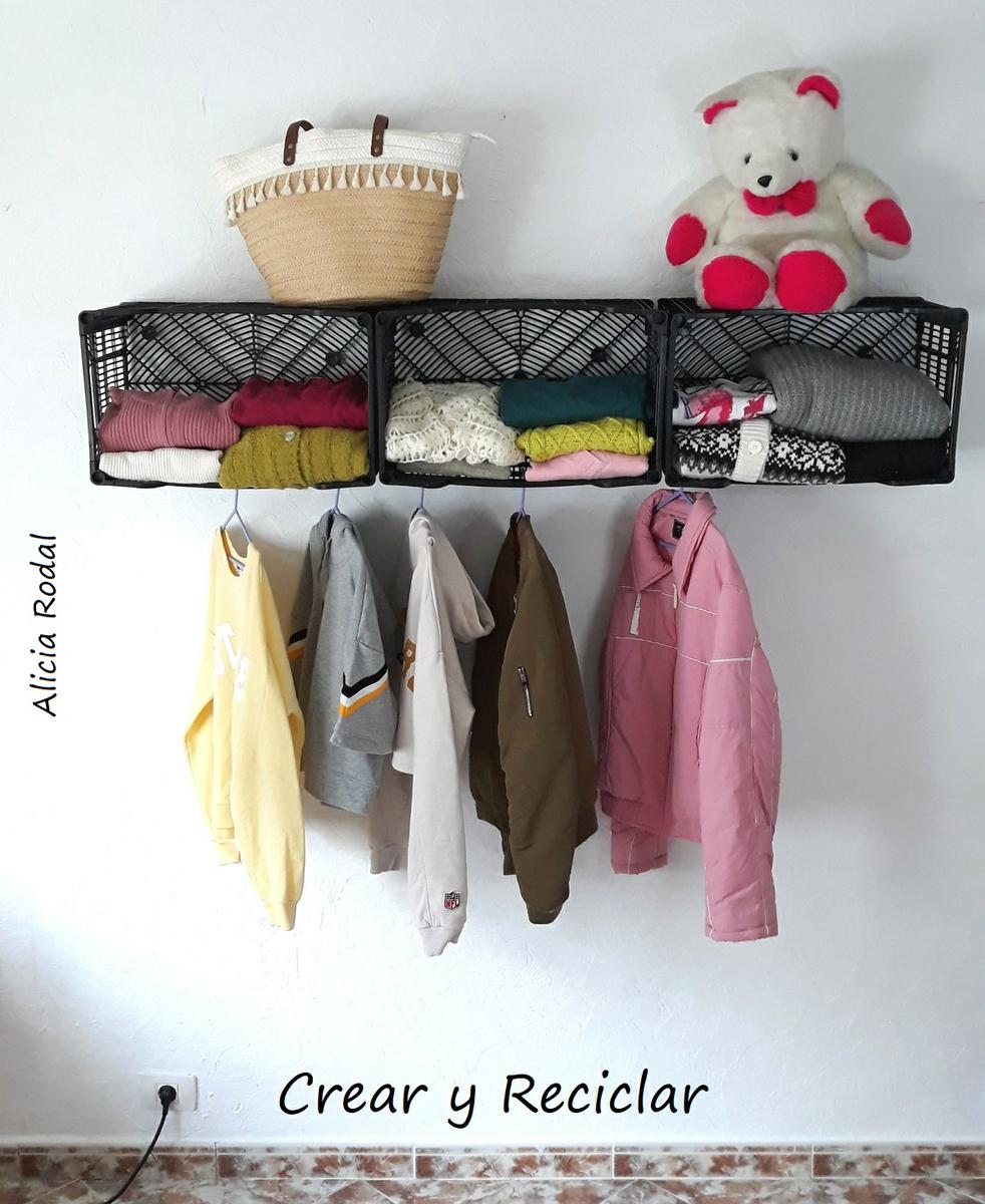 En este tutorial te muestro 5 maneras diferentes de reutilizar cajas plásticas donde suele venir las frutas y verduras del supermercado y fruterías. Son ideas de reciclaje creativo muy útil para tu casa o negocio DIY. Reciclaje creativo. Ideas creativas 