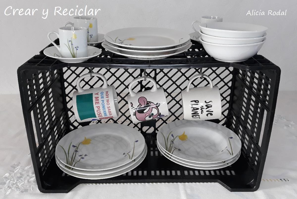 En este tutorial te muestro 5 maneras diferentes de reutilizar cajas plásticas donde suele venir las frutas y verduras del supermercado y fruterías. Son ideas de reciclaje creativo muy útil para tu casa o negocio DIY. Reciclaje creativo. Ideas creativas 