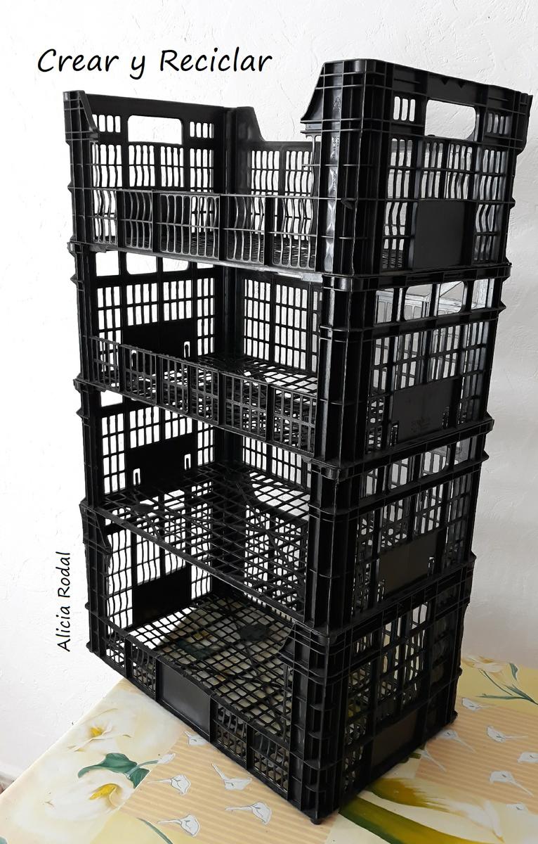 En este tutorial te muestro 5 maneras diferentes de reutilizar cajas plásticas donde suele venir las frutas y verduras del supermercado y fruterías. Son ideas de reciclaje creativo muy útil para tu casa o negocio DIY. Reciclaje creativo. Ideas creativas 
