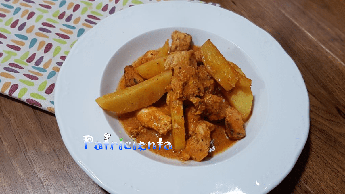 Pollo con patatas en salsa al horno