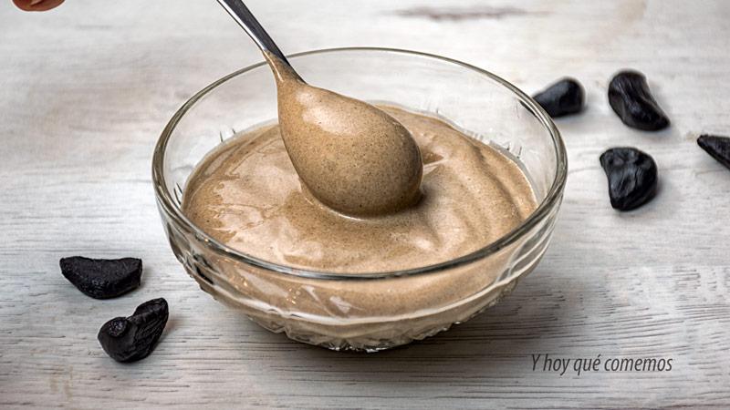 salsa mayonesa de ajo negro
