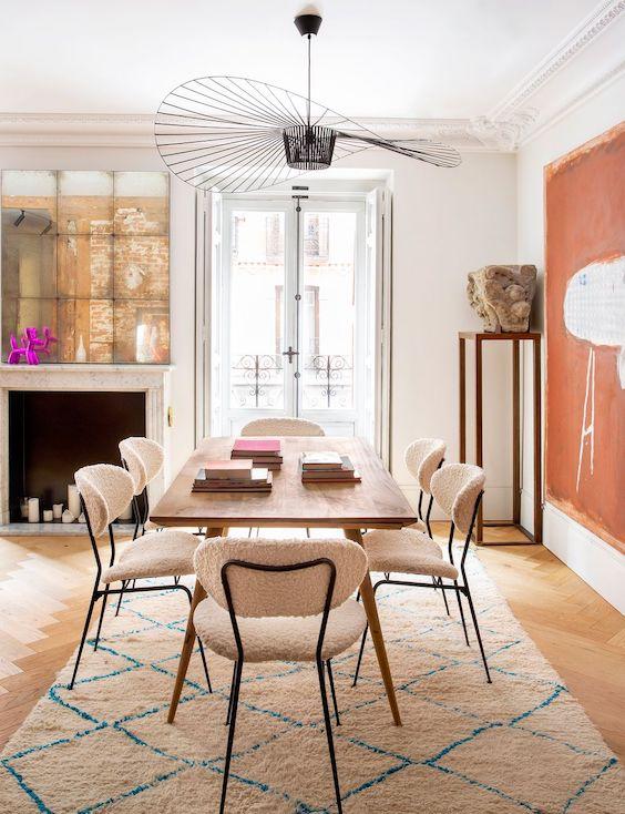 decoralinks | #sillas #midcentury #comedor #lanaboucle #lamparavertigo