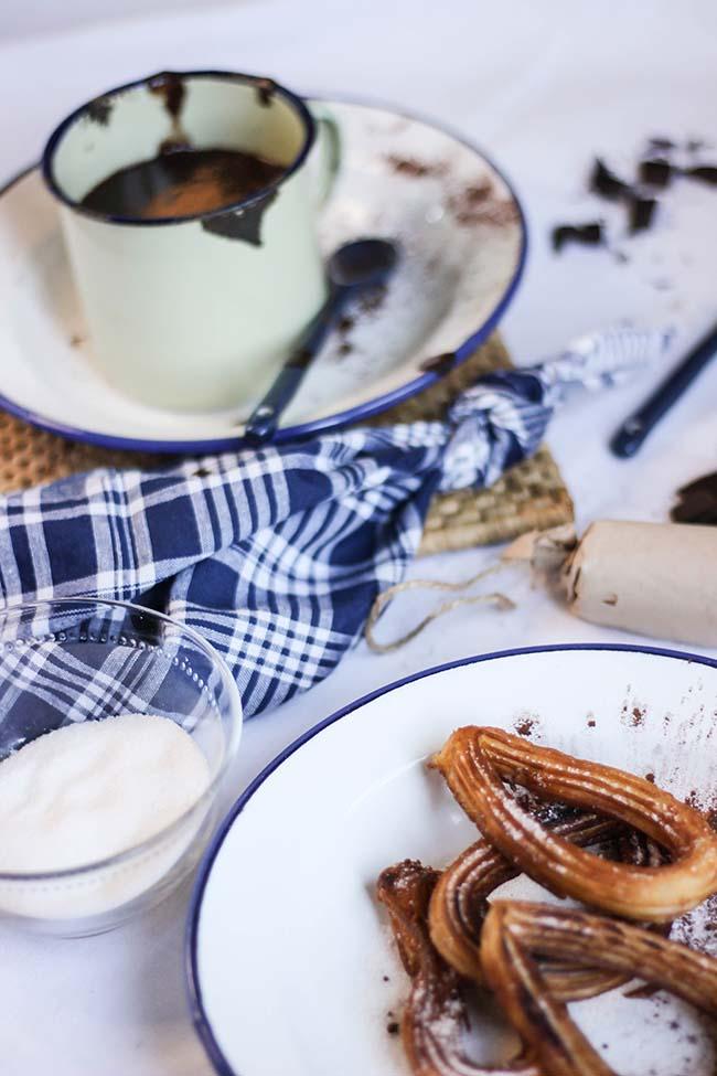 ¡CHOCOLATE, POR FAVOR Y CON CHURROS¡