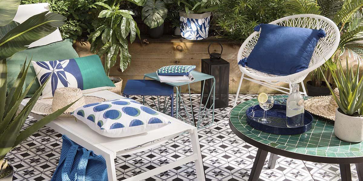 Textiles estampados en la terraza