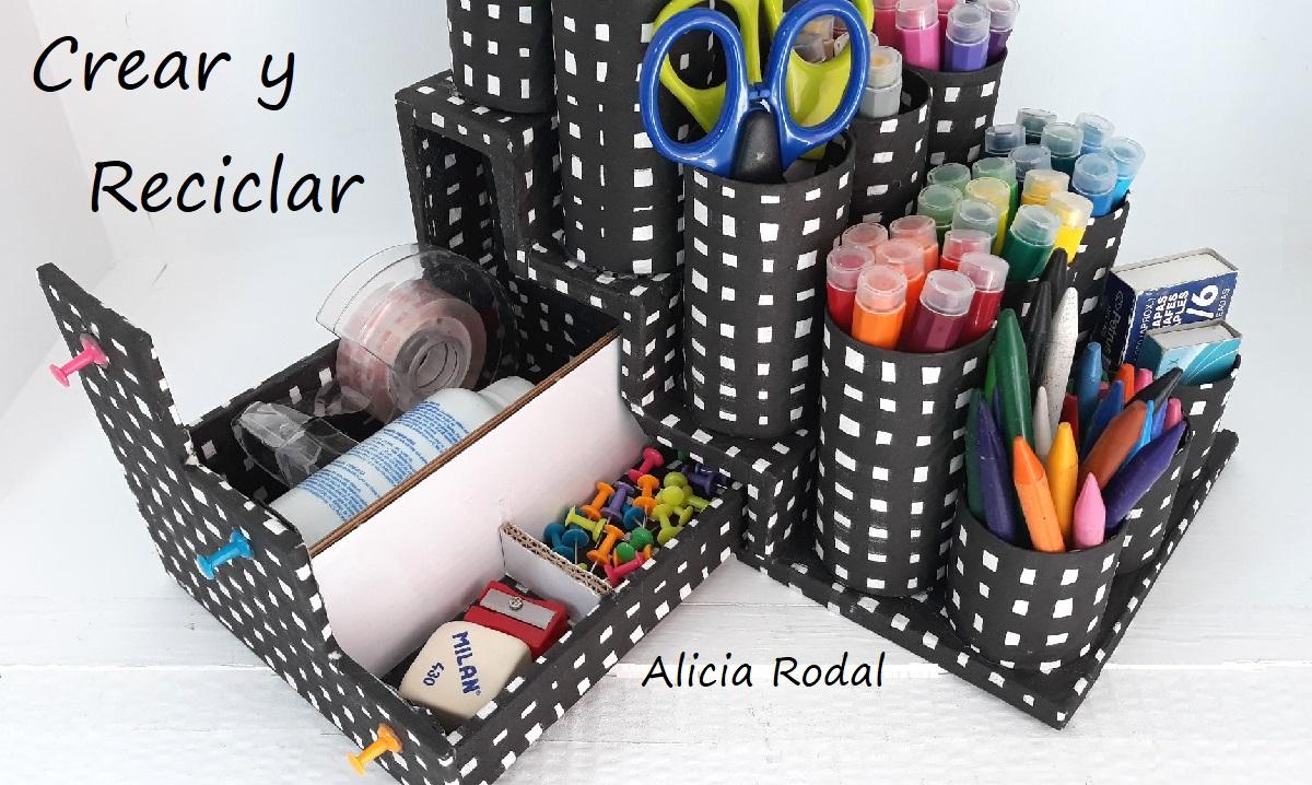 Organizadores de escritorio con cartón y rollos de cartón de papel higiénico