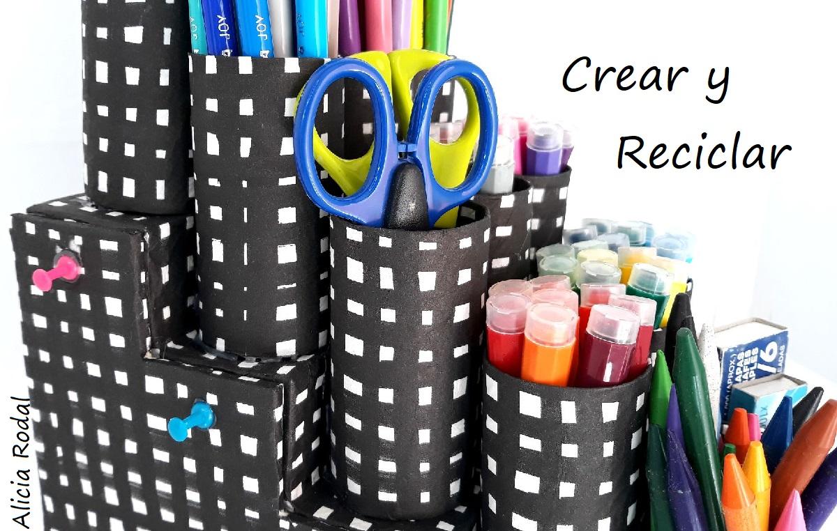 Organizadores de escritorio con cartón y rollos de cartón de papel higiénico