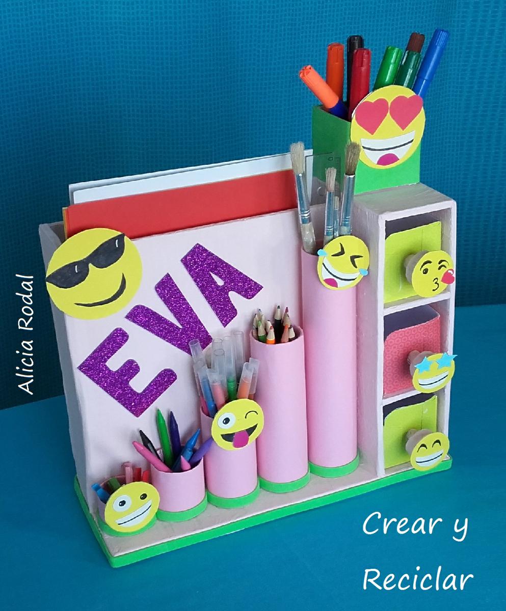 Organizadores de escritorio con cartón y rollos de cartón de papel higiénico