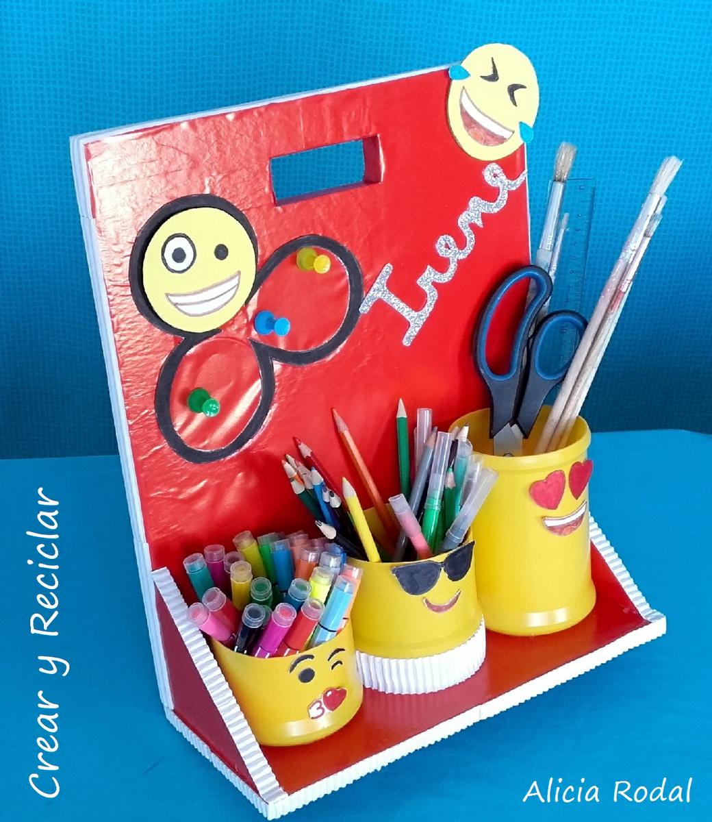 Organizadores de escritorio con cartón y rollos de cartón de papel higiénico