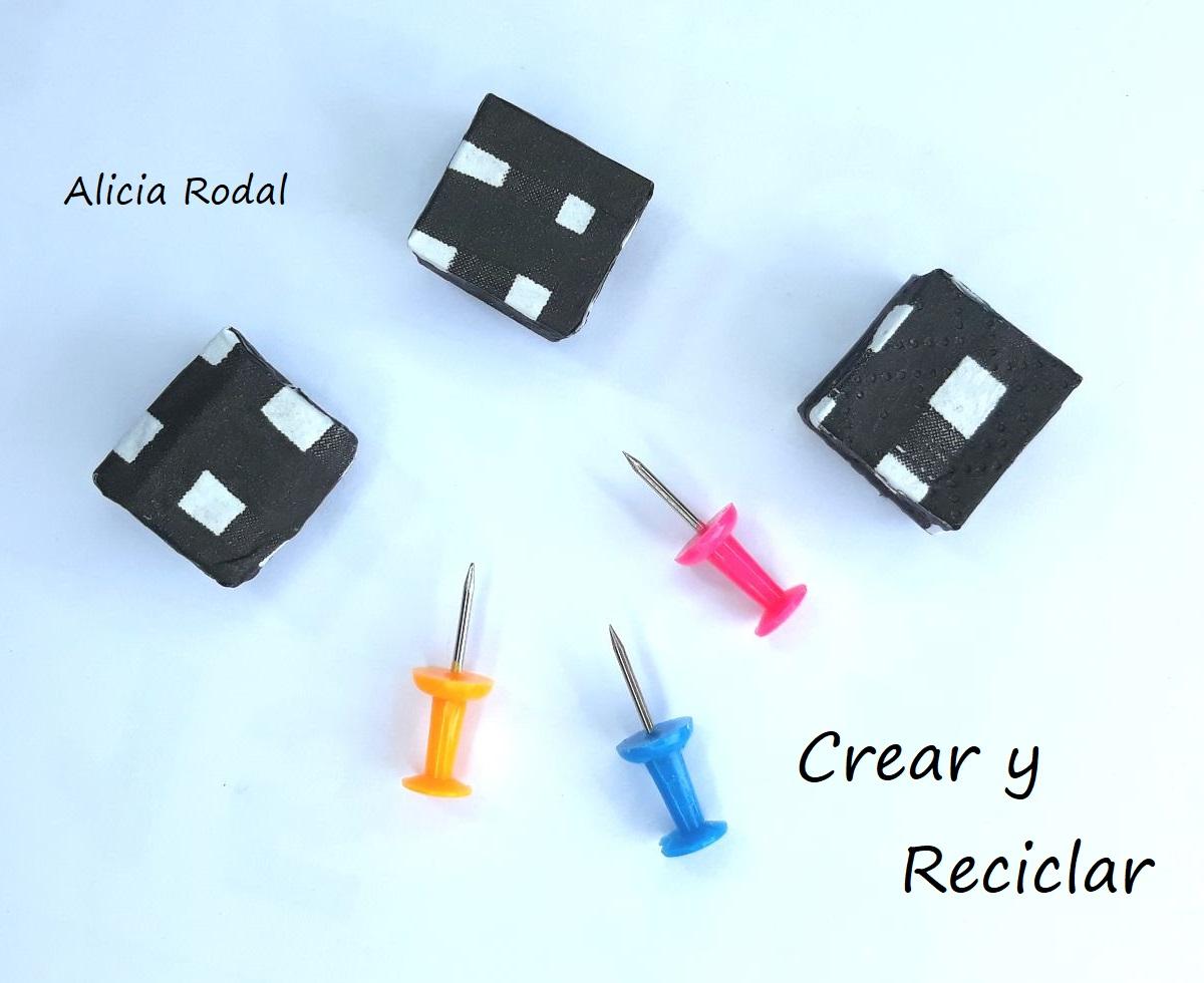 Organizadores de escritorio con cartón y rollos de cartón de papel higiénico