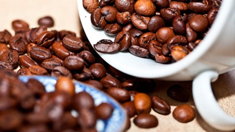 Ventajas de las cafeteras de café en grano frente a las de cápsulas