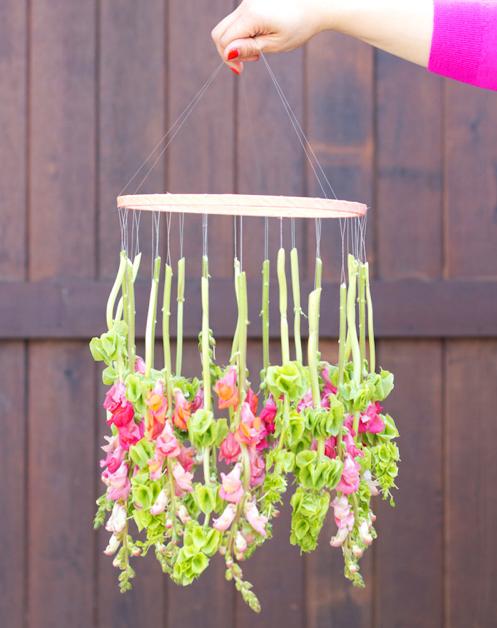 5_DIY_crear_detalles_con_flores_corona_colgante_decoración_interiores_hogar-09