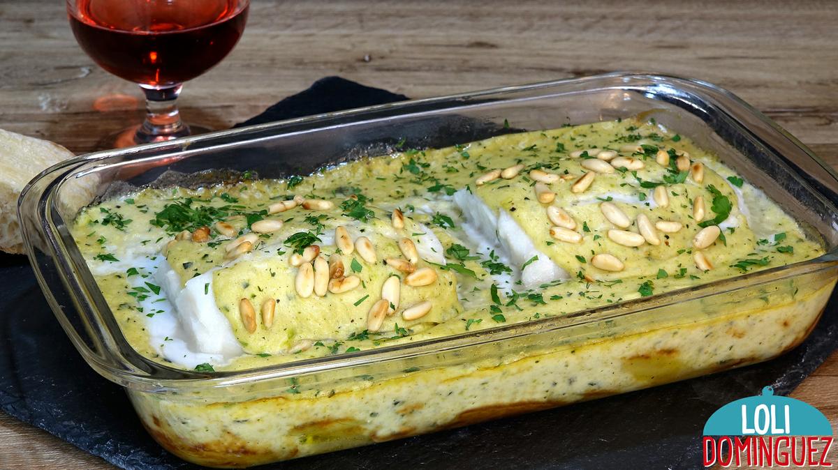 BACALAO AL HORNO CON PATATAS Y BECHAMEL DE CALABACÍN. Una receta que te sorprenderá por su sabor y textura, la combinación de ingredientes esta riquísima, las patatas tiernas, el bacalao jugoso y todo ello mezclado con una salsa bechamel con el sabor del calabacín