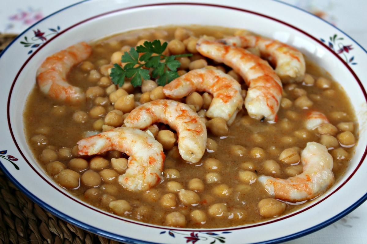 Garbanzos con langostinos