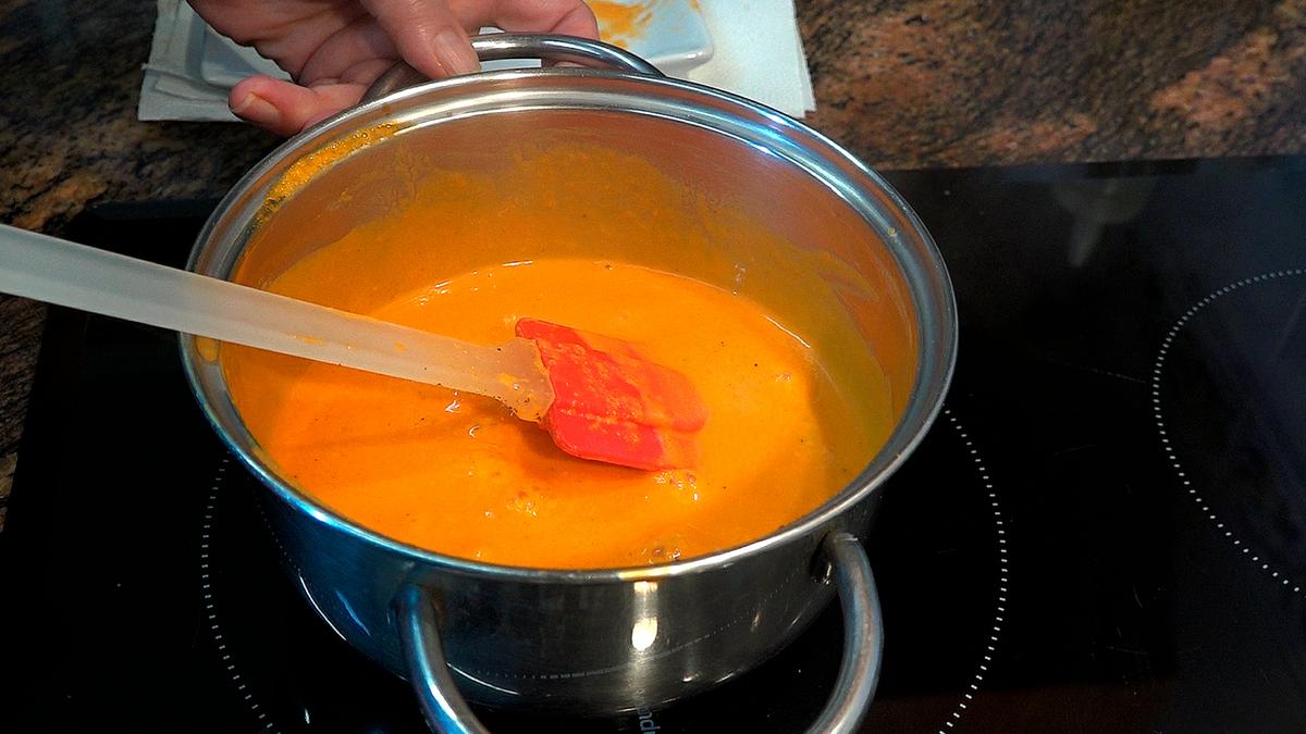 CREPES RELLENOS DE VERDURAS Y BACALAO CON SALSA DE PIMIENTOS - Foto 12